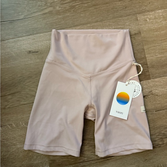 New Vuori Women's Tan Vintage Rose Shorts - Picture 3 of 5